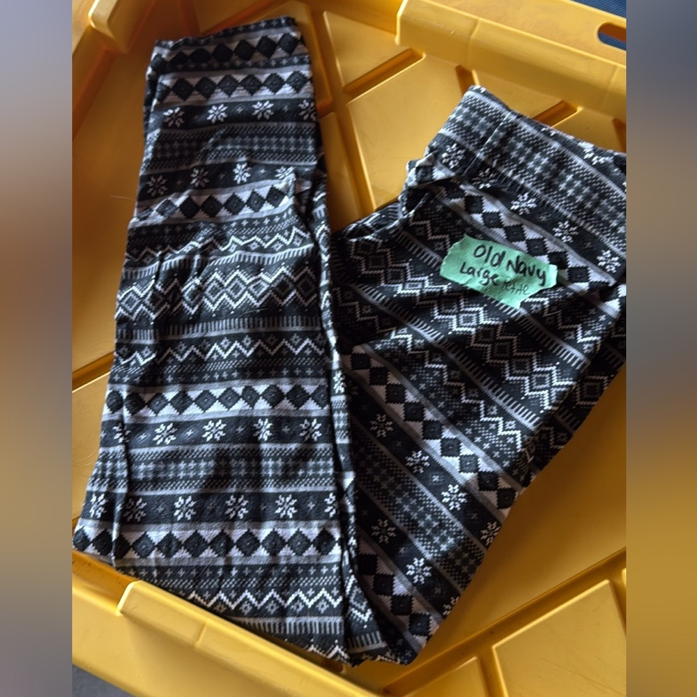 Old Navy Geometric Black and Gray Leggings